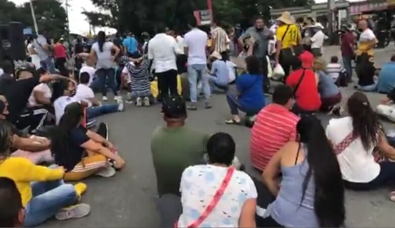Habitantes de Montenegro Quindío protestan por los abusos del cobro exagerado del servicio acueducto y alcantarillado. 6