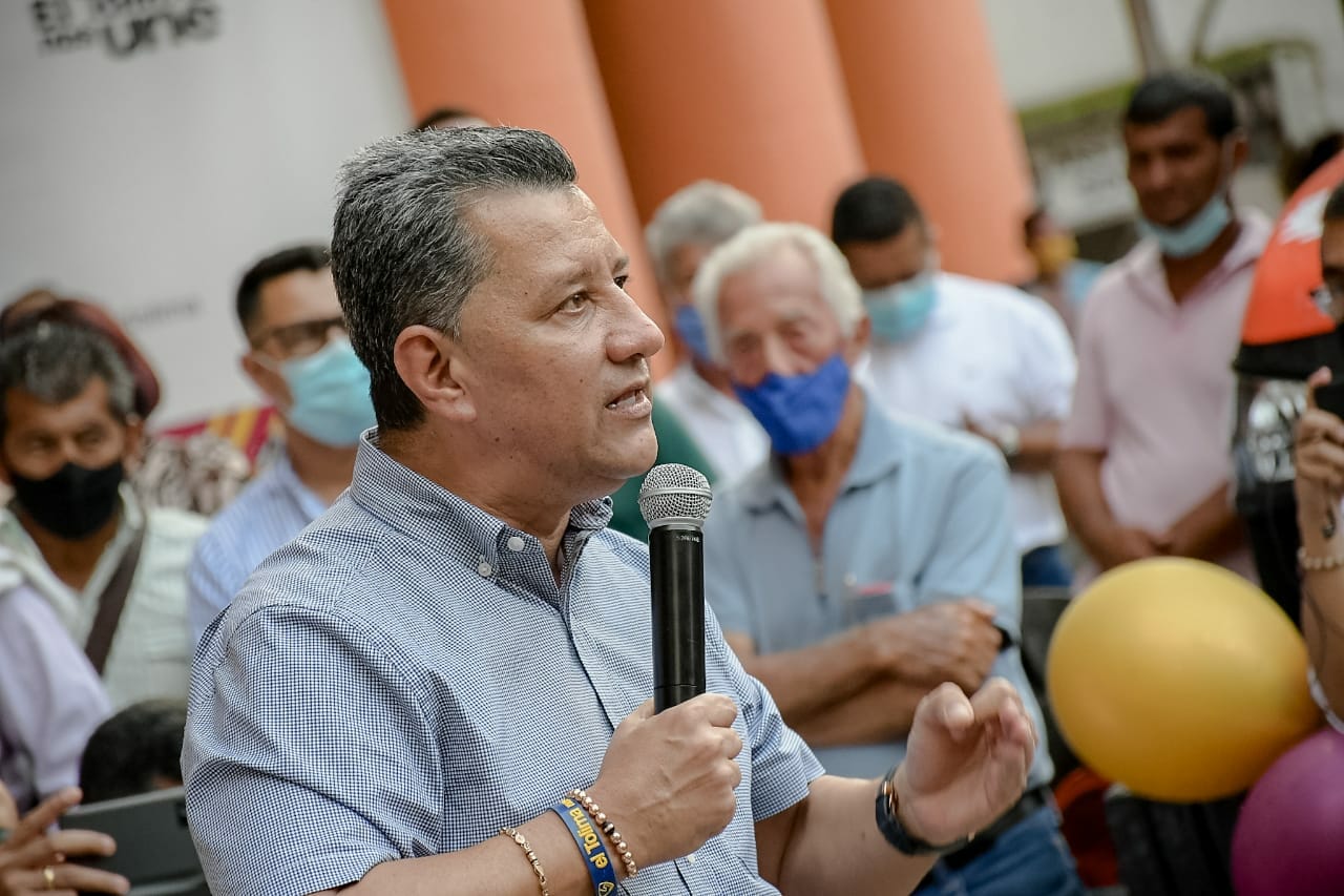 Primera maquinaria amarilla llega en 15 días, asegura el gobernador del Tolima. 1