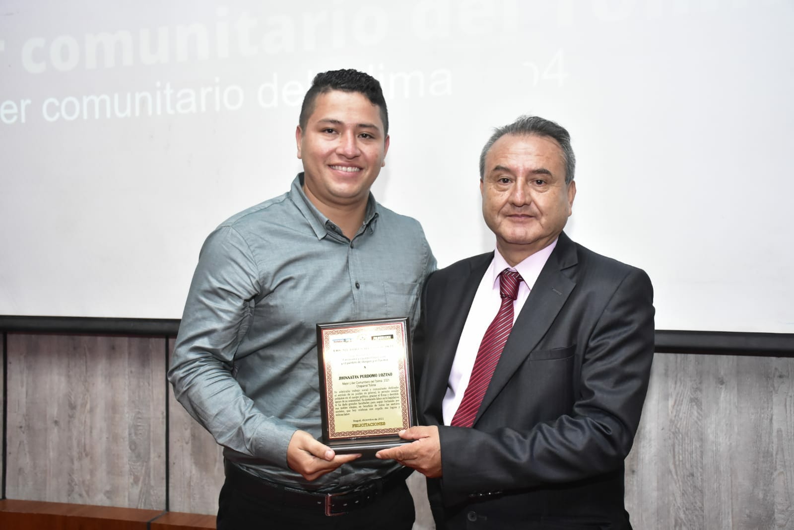 MEJOR LÍDER COMUNITARIO DEL TOLIMA 2021. Jhonnatán Perdomo Lozano Chaparral Tolima. 1