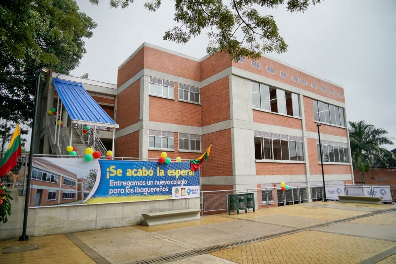 *Alcalde Hurtado y Ministra de Educación entregaron oficialmente colegio Celmira Huertas* 2