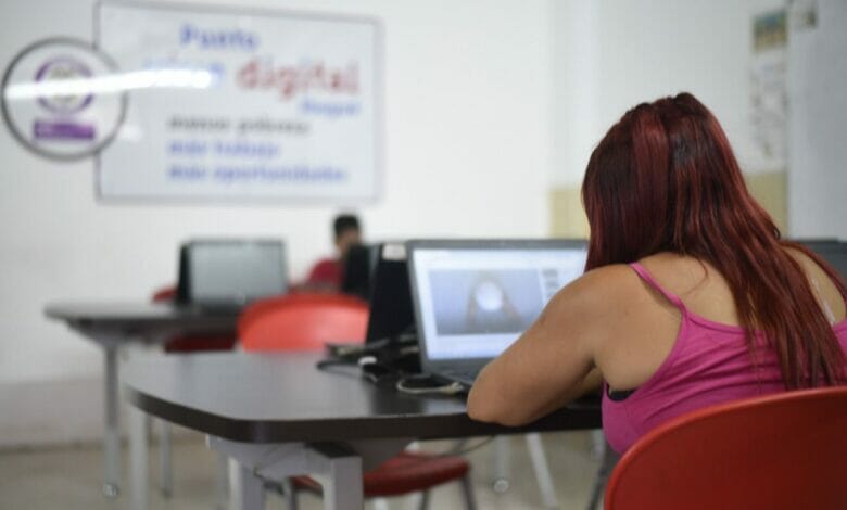 Alcaldía capacitará a más de 90 personas en herramientas de Google y Excel. 12 Alcaldía capacitará a más de 90 personas en herramientas de Google y Excel. 12