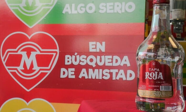 Mercacentro se viste de amor con Aguardiente Tapa Roja. 4 Mercacentro se viste de amor con Aguardiente Tapa Roja. 4
