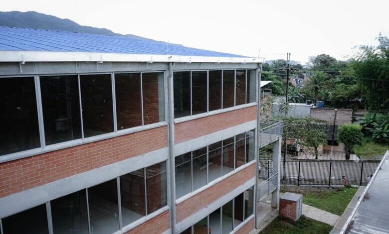 Alcaldía de Ibagué y Ministerio de Educación entregaron el colegio Carlos Lleras Restrepo. 1 Alcaldía de Ibagué y Ministerio de Educación entregaron el colegio Carlos Lleras Restrepo. 1