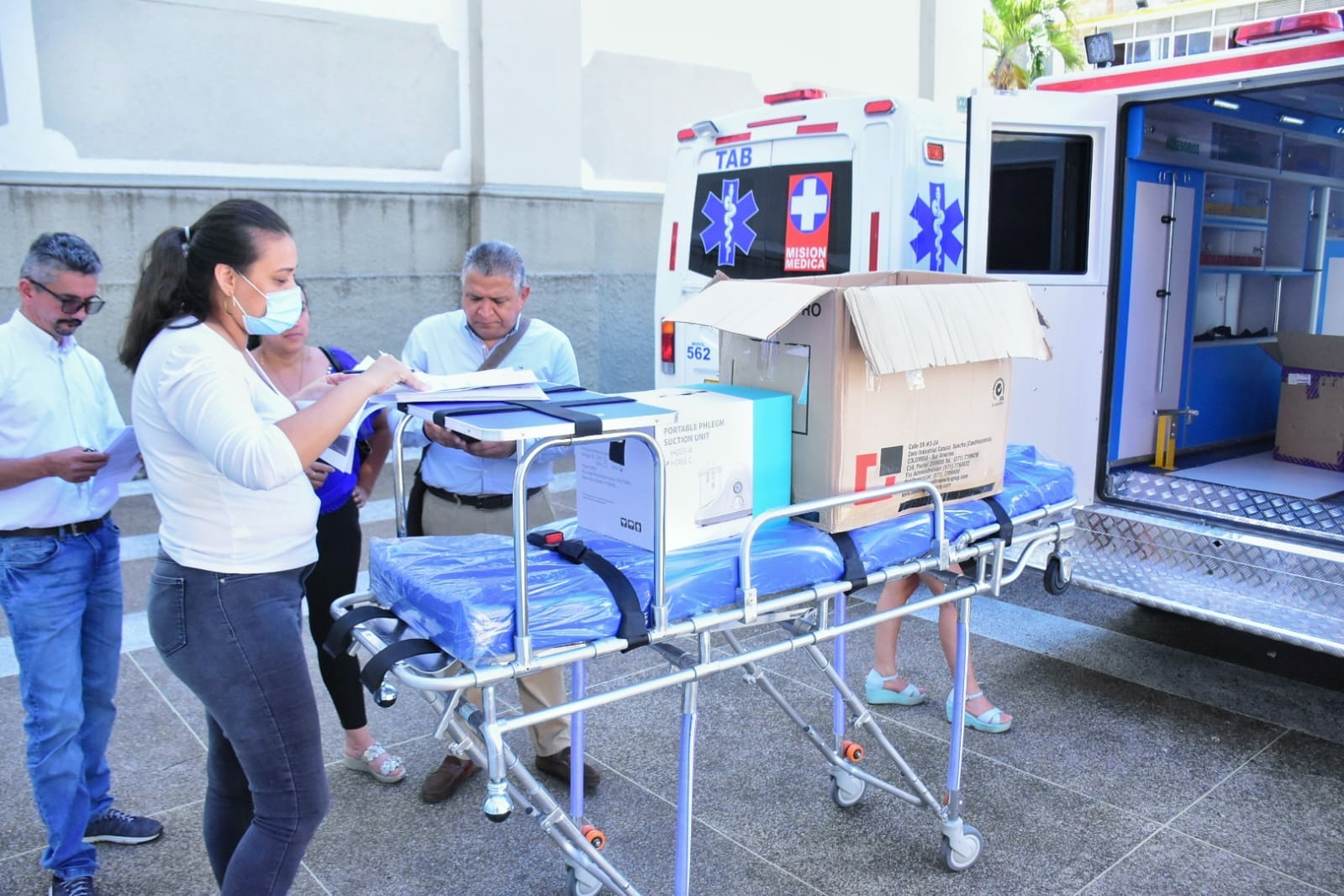 Gobierno departamental ha entregado cerca de 40 ambulancias a los hospitales del Tolima. 2