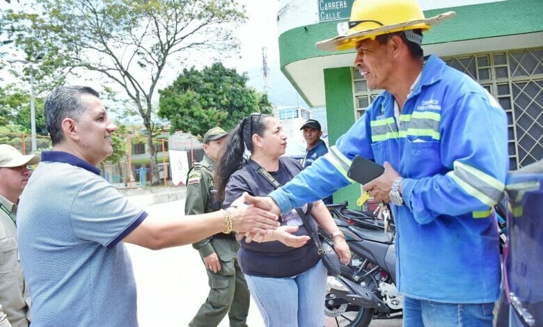 Gobernador Orozco entregó cinco calles nuevas en la comuna Seis. 19