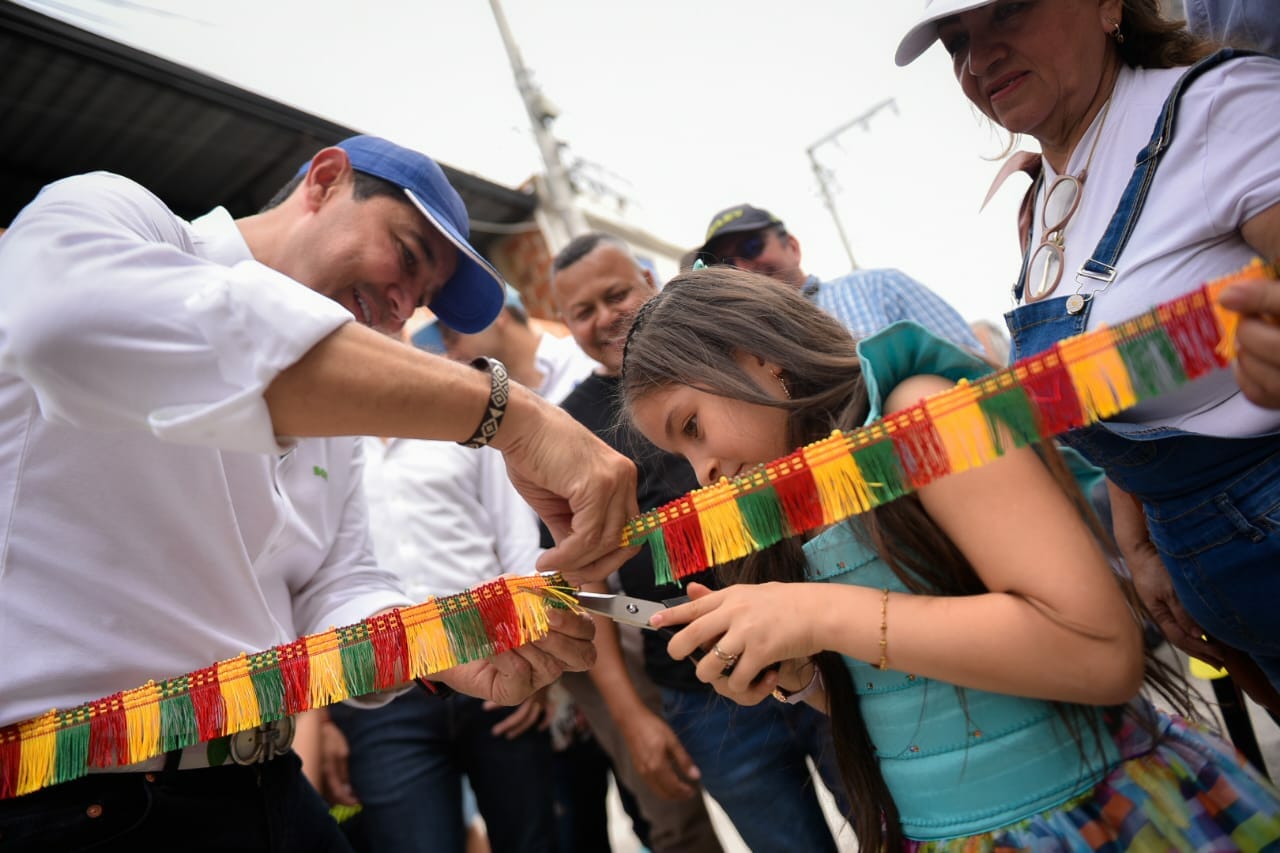 Más de 160 familias disfrutarán de la nueva vía que entregó la Alcaldía en El Salado. 1