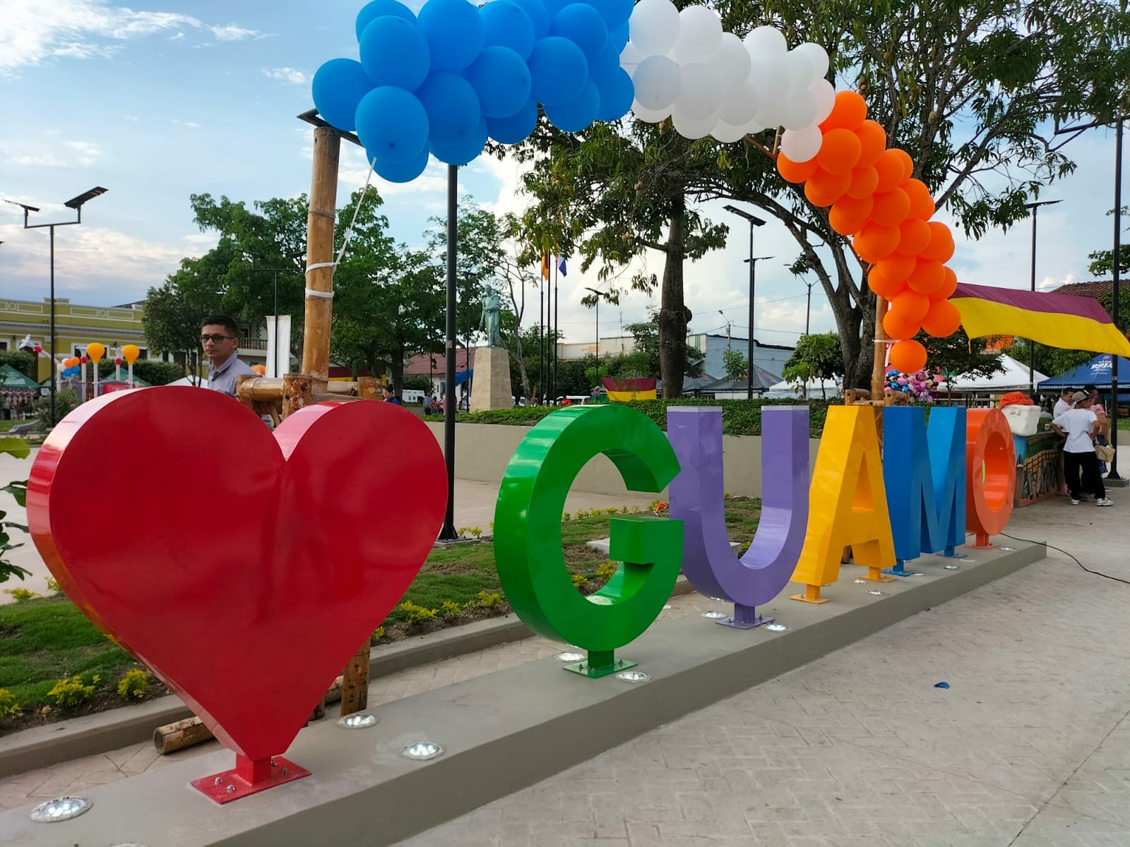 Gobernador Ricardo Orozco inauguró moderno parque principal de Guamo. 1