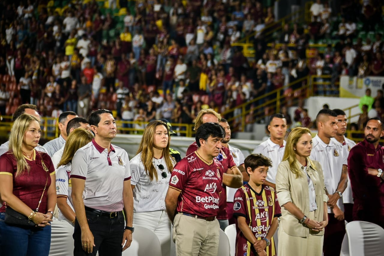 Aficionados del Deportes Tolima dieron el último adiós a Gabriel Camargo en el estadio Murillo Toro. 2