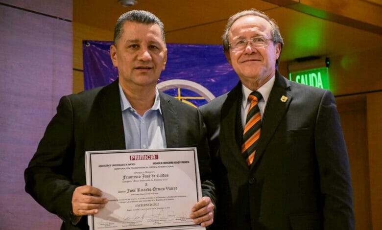 Ricardo Orozco fue condecorado como 'Mejor Gobernador 2022'. 7 Ricardo Orozco fue condecorado como 'Mejor Gobernador 2022'. 7