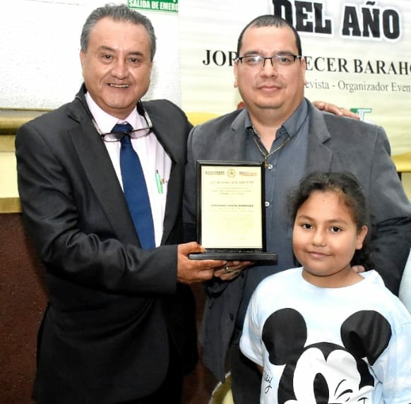 FERNANDO VARÓN RODRIGUEZ Mejor locutor del Tolima 2022. Director Radio uno Ibagué, Fusagasugá y Girardot. 1