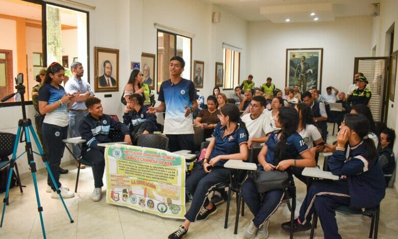 *Comunidad educativa solicita apoyo del Gobierno Nacional para culminación de colegios FFIE* 7 *Comunidad educativa solicita apoyo del Gobierno Nacional para culminación de colegios FFIE* 7