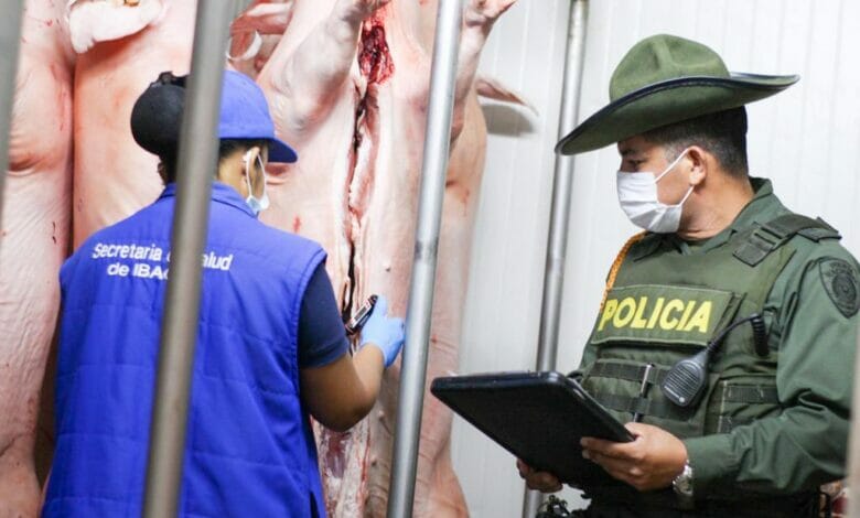 Autoridades incautaron 17 kilos de carne en la Plaza de La 28. 6 Autoridades incautaron 17 kilos de carne en la Plaza de La 28. 6