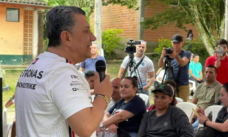 Gobernador Orozco socializó avance de pavimentación de la vía en la vereda Cay de Ibagué. 14 Gobernador Orozco socializó avance de pavimentación de la vía en la vereda Cay de Ibagué. 14