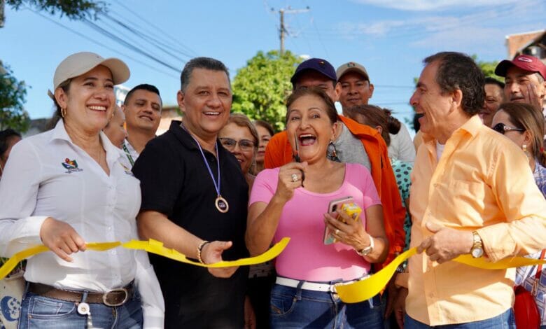 Gobernador Orozco entregó nuevas calles en comunas de Ibagué. 2 Gobernador Orozco entregó nuevas calles en comunas de Ibagué. 2