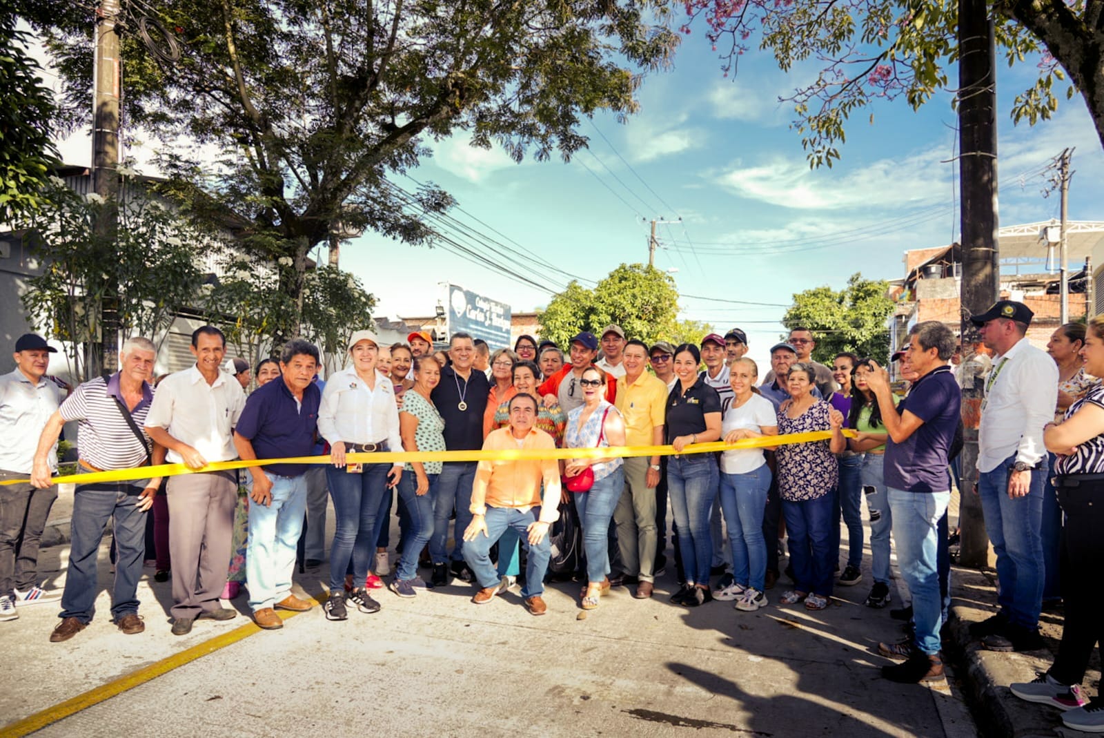 Gobernador Orozco entregó nuevas calles en comunas de Ibagué. 2