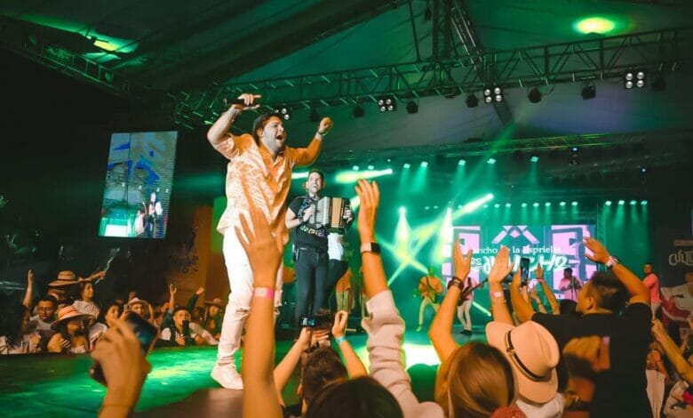 Greeicy Rendón, Mike Bahía, Jorge Celedón, Jhony Rivera y Tito Nieves, entre los artistas que estarán en los conciertos del Festival. 12 Greeicy Rendón, Mike Bahía, Jorge Celedón, Jhony Rivera y Tito Nieves, entre los artistas que estarán en los conciertos del Festival. 12