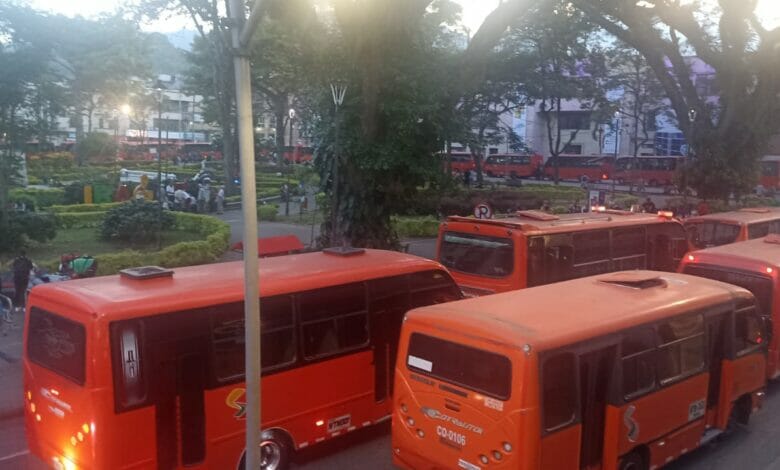 Continua el paro del transporte urbano por tercer día en la ciudad de Ibaguè. 6 Continua el paro del transporte urbano por tercer día en la ciudad de Ibaguè. 6