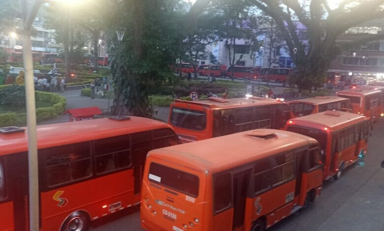 Continúa el paro de transportadores en Ibaguè. 3