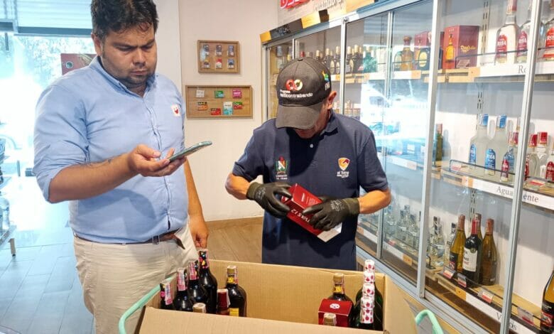 El Grupo Operativo Anti-contrabando del Tolima GOAT adelanta visitas de control de señalización a productores y distribuidores. #Legalmente Tolimenses.* 3 El Grupo Operativo Anti-contrabando del Tolima GOAT adelanta visitas de control de señalización a productores y distribuidores. #Legalmente Tolimenses.* 3
