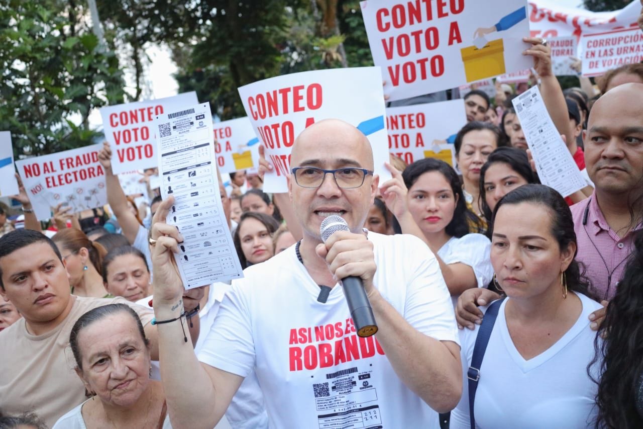 Primer candidato en no reconocer resultados electorales en Colombia “hicieron fraude en Ibagué”. Jorge Bolívar. 2 Primer candidato en no reconocer resultados electorales en Colombia “hicieron fraude en Ibagué”. Jorge Bolívar. 2