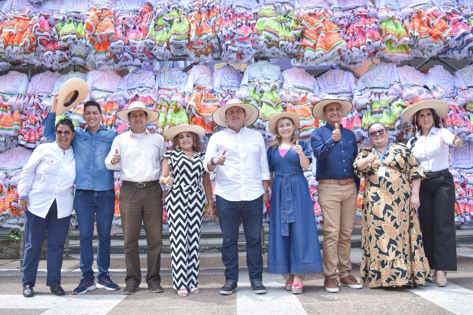 Dotación histórica: Más de 800 trajes típicos fueron entregados en el Tolima por la Gobernación en la vigencia 2020-2023. 1