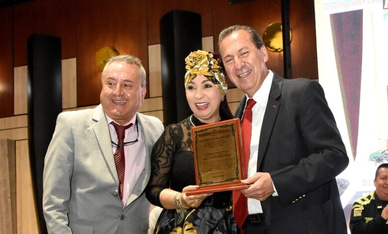 ALEXÁNDER OSPINA GUERRERO Mejor empresario del Tolima 2023. 8 ALEXÁNDER OSPINA GUERRERO Mejor empresario del Tolima 2023. 8