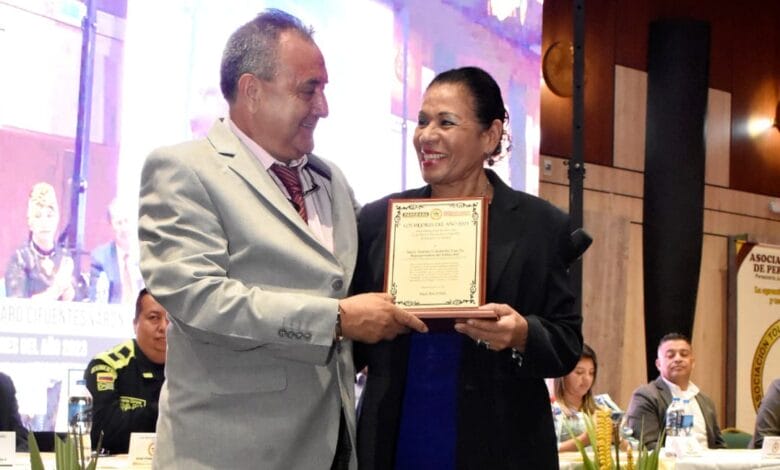 NELSY AMPARO CIFUENTES VARÓN Mejor periodista del Tolima 2023. 2 NELSY AMPARO CIFUENTES VARÓN Mejor periodista del Tolima 2023. 2