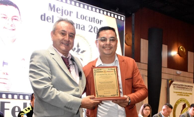 JAWER LOZANO MORALES. Mejor locutor del Tolima 2023. 6 JAWER LOZANO MORALES. Mejor locutor del Tolima 2023. 6