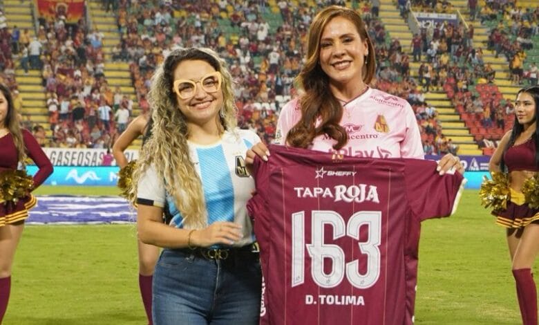 Vibrante reconocimiento hizo el Deportes Tolima a Tapa Roja en el día del Tolima. 8