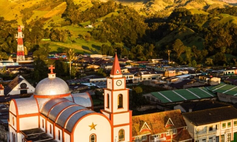 “Realizaremos una inversión en infraestructura por más de un billón de pesos en el departamento”: gobernadora del Tolima. 8