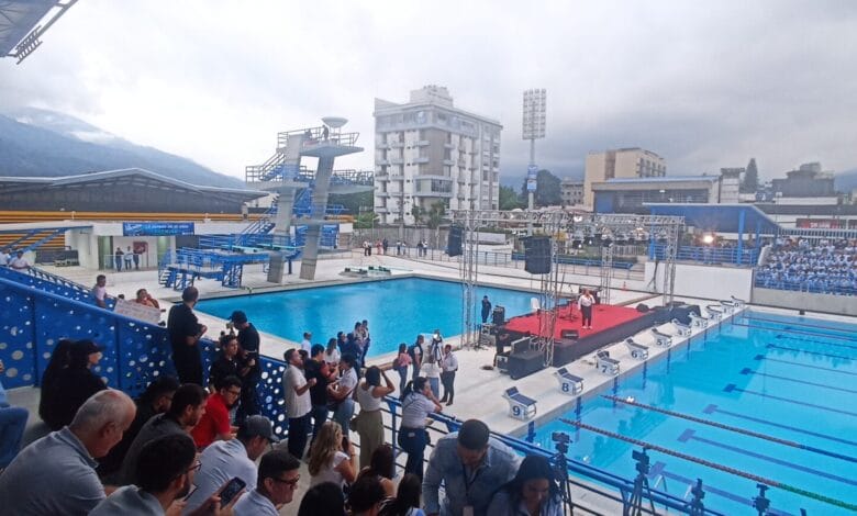 Después de 10 años de espera y varios inconvenientes, por fin se hizo entrega de las Piscinas Olímpicas de la Unidad Deportiva de la Calle 42, Hernando Arbeláez Jiménez. 1