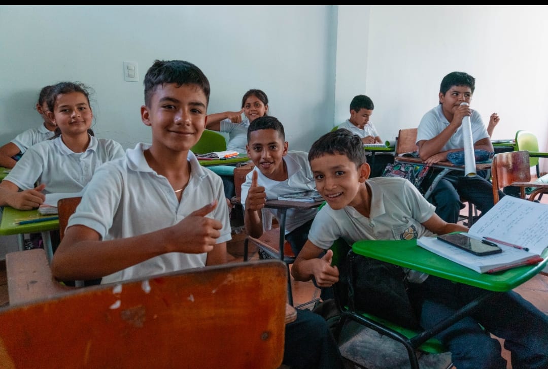 *Más comodidad para aprender. Nuevo mobiliario escolar llega a tres instituciones del Tolima* 1