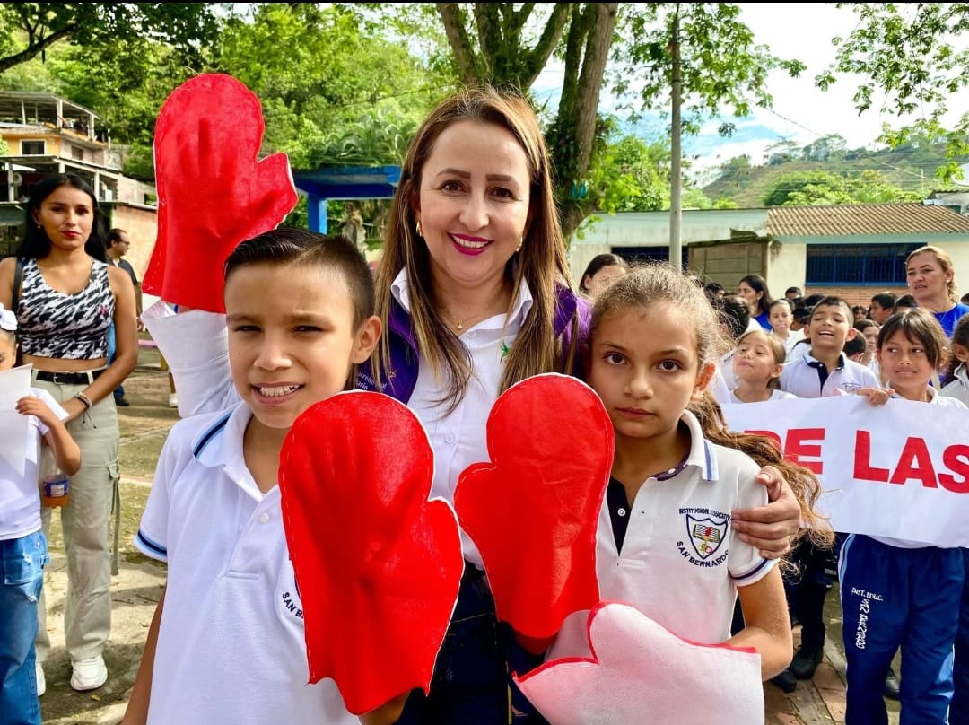 *Alcaldía de Ibagué conmemora el Día de las Manos Rojas con jornada de sensibilización por la niñez* 1 *Alcaldía de Ibagué conmemora el Día de las Manos Rojas con jornada de sensibilización por la niñez* 1