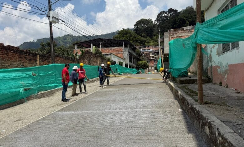 *Alcaldía de Ibagué pavimentó cuadras en las comunas 2 y 6 durante este fin de semana* 7