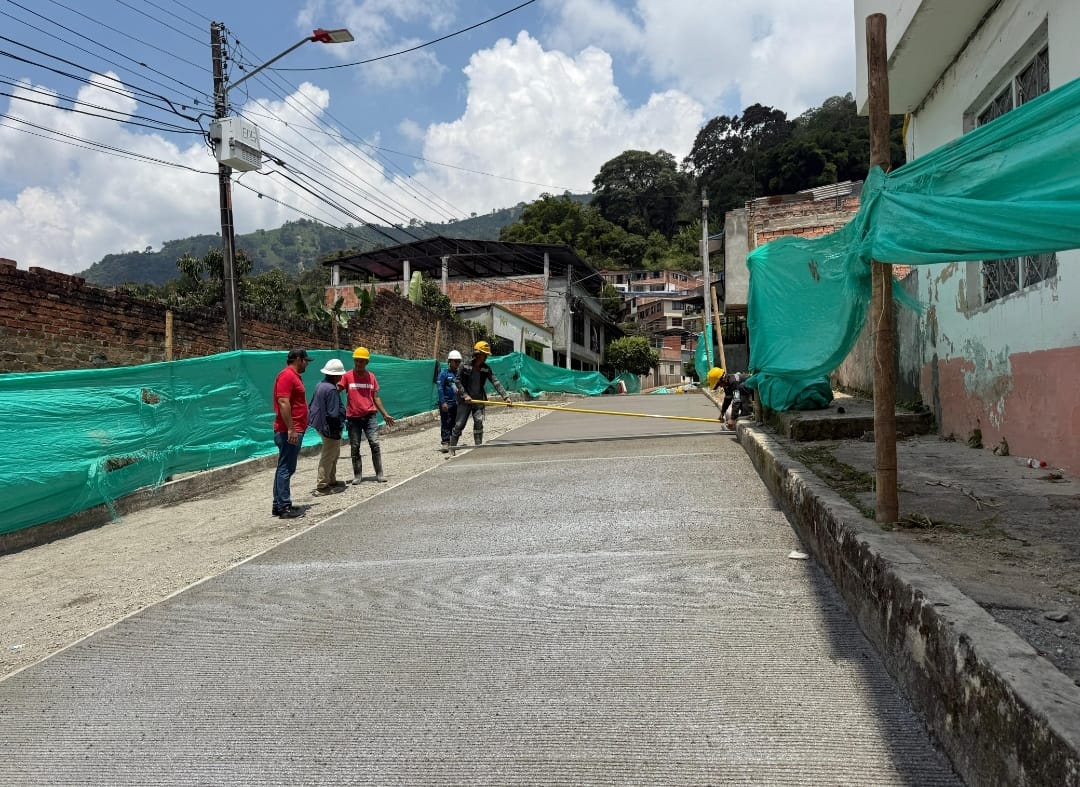 *Alcaldía de Ibagué pavimentó cuadras en las comunas 2 y 6 durante este fin de semana* 1 *Alcaldía de Ibagué pavimentó cuadras en las comunas 2 y 6 durante este fin de semana* 1