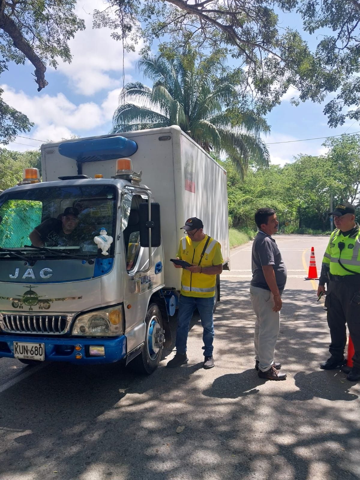 En el Tolima todos somos uno*: “Con seguridad y legalidad en el territorio” 1 En el Tolima todos somos uno*: “Con seguridad y legalidad en el territorio” 1